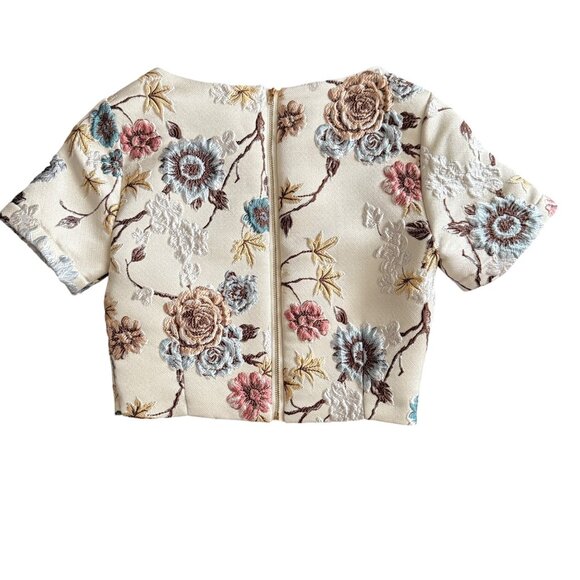 Floral Embroidered Short-Sleeve Cropped Top With Back Zipper Closure - Elegant D - Picture 2 of 4
